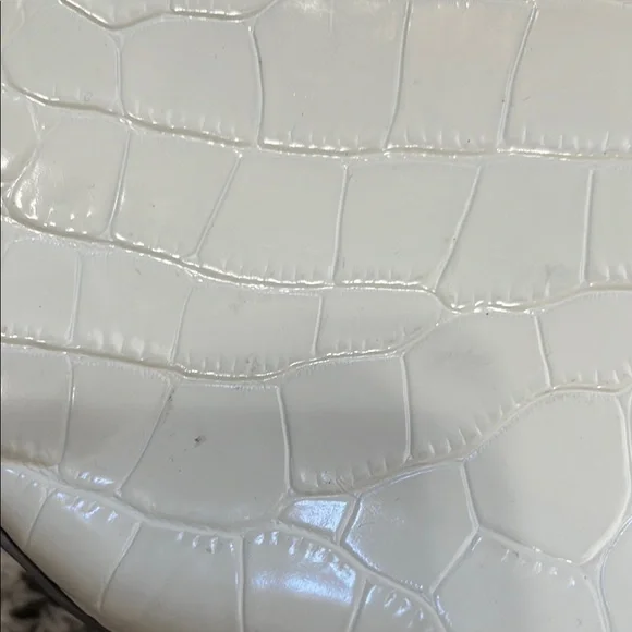 Ted Baker White Textured Shoulder Bag with Gold Clasp - Picture 7 of 13